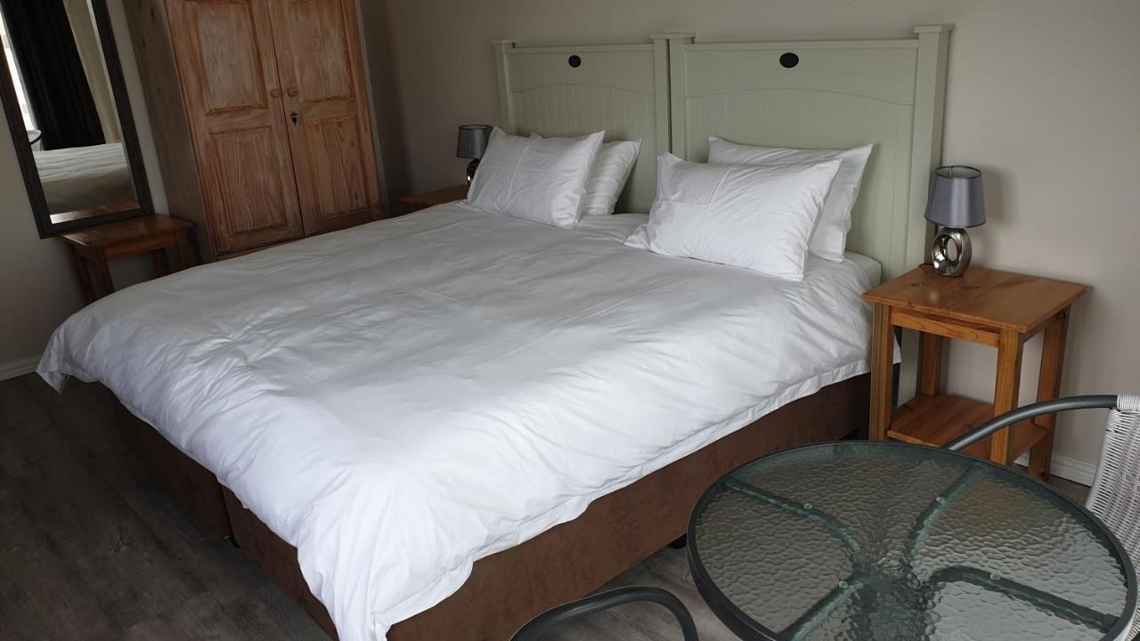 Hotel Stonehouse On Main Struisbaai Habitación foto