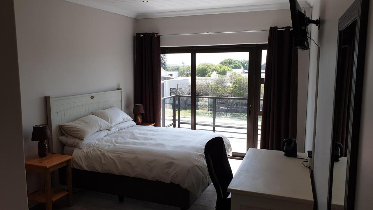 Hotel Stonehouse On Main Struisbaai Habitación foto