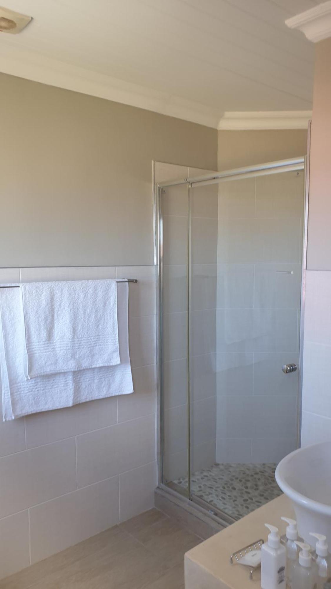 Hotel Stonehouse On Main Struisbaai Habitación foto