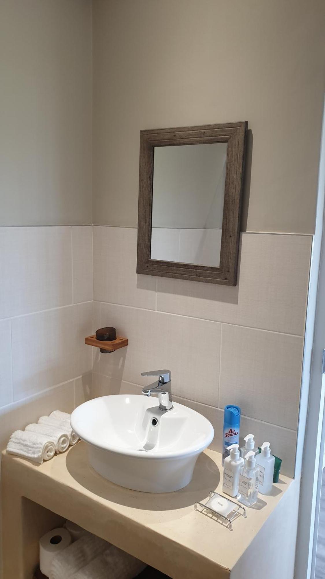 Hotel Stonehouse On Main Struisbaai Habitación foto